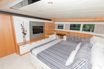 JOHNSON 93 OPEN BRIDGE 17 Master looking aft