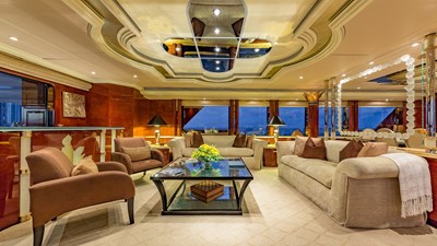 I Love This Boat 18 Main Salon Seating 