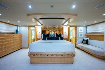 WIRE WE HERE 70 115_crescent_wire_we_here_master_stateroom_5