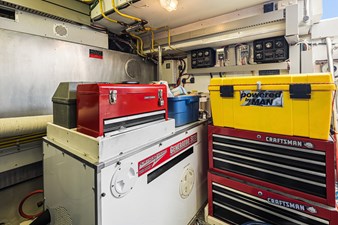 QUE SA-RAH SA-RAH 68 Engine Room