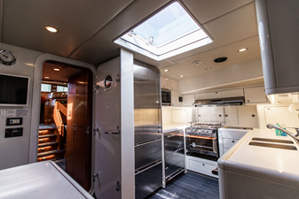 CABOCHON 55 53. Galley.