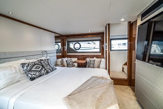 - 14 15_2019 66ft Sunseeker Manhattan