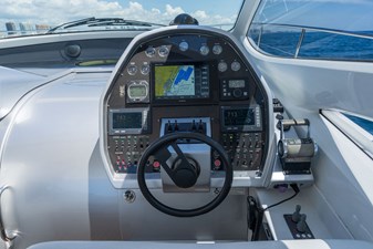 Veronique 15 2005 PERSHING 50 - Helm