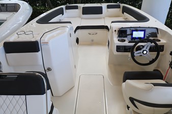 BAYLINER DX 2200 2 02. View to bow from aft