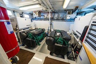 ABSOLUTE 25 Engine Room