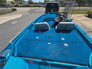17' RANGER 1986 COMANCHE SERIES 330V 11 