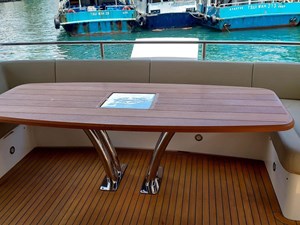 Sunseeker 86 Yacht 2 Cockpit table