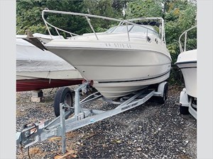 27' Monterey 2002 262 Cruisers 4 