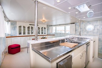 SOVEREIGN 24 Galley