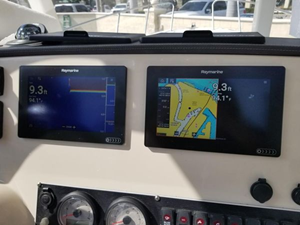 2018 Boston Whaler Dauntless 240 8 9