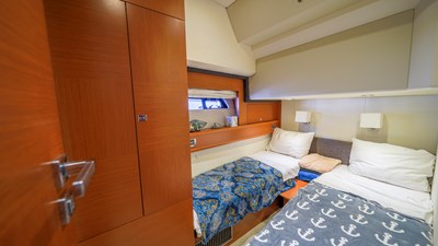 C'EST LA VIE 24 Guest Stateroom