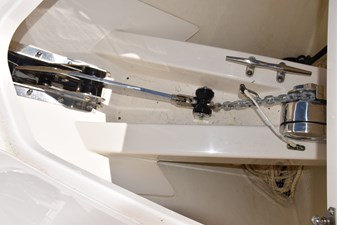 ERIKA RAY 25 Thru stem anchor system with windlass  