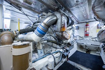 JUST DIVINE 8 61_tollycraft_just_divine_engine_room4