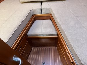 LIO KAI 18 V berth seating
