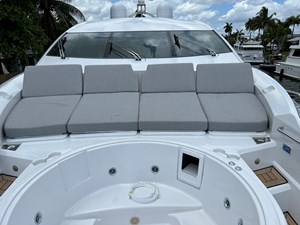 - 8 9_2007 108ft Sunseeker Predator