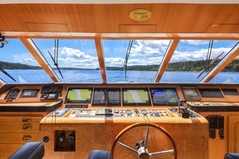 QUE SA-RAH SA-RAH 27 Pilothouse