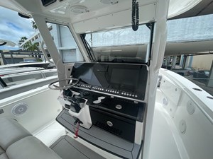 2018 Everglades 335 Center Console 23 