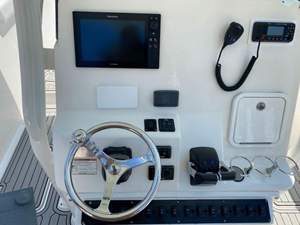 2015 Century 3200 Center Console 31 32