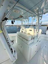 Freeman 37 VH 8 Console Seating Sideview
