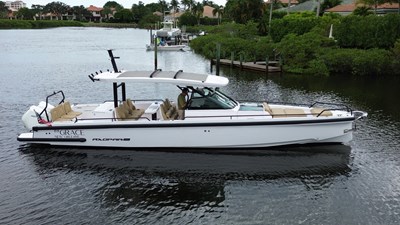 T/T GRACE 40 Starboard side