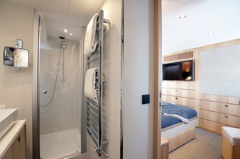 ARMONEE 9 master bathroom