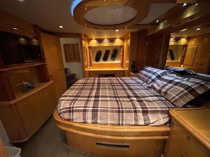 2009 Mckinna 69 Skylounge 10 