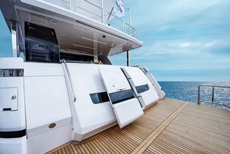 FD75-709 / NOW AVAILABLE 7 26-FD75 Hull 09_swim platform-R