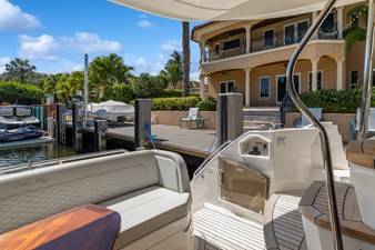 - 24 25_2018 59ft Sea Ray L590 Flybridge