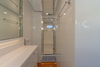 MARITIME 21 23. MASTER SHOWER