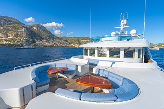 LATITUDE 20 Bow Seating and Bridge Deck Seating