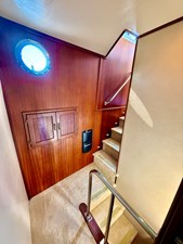 SEAGLASS 27 2006 American Tug 41: Passageway Looking Up