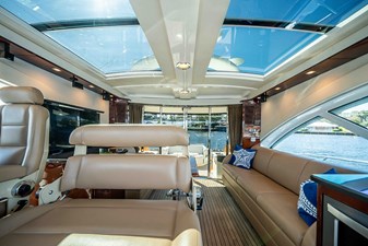RECON ROYALE 22 Helm/upper salon looking aft