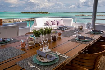 DREAM 30 Bridge deck Alfesco dining