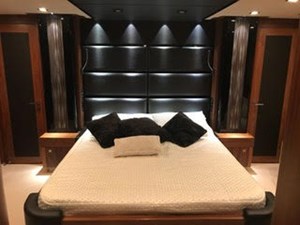 81935-3588701 12 80-2012-Sunseeker-Yacht-17
