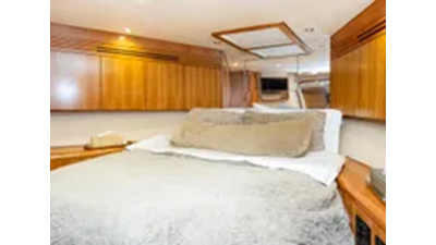 2007 Hatteras 64 Motor Yacht  33 