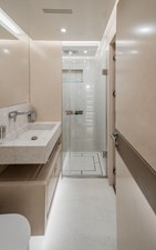 LEMANJA 42 GUEST STATEROOM&HEAD_1