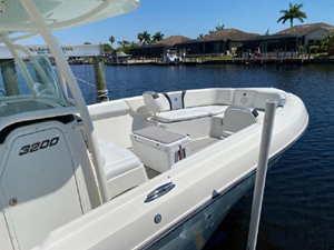 2015 Century 3200 Center Console 20 21