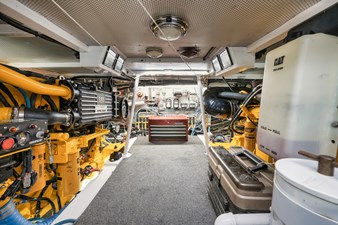 SHARK 23 Engine Room