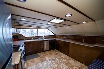JUSTINE 29 33Galley