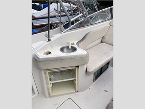 27' Monterey 2002 262 Cruisers 14 