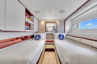 95 Raised Pilothouse 67 95' Azimut-36