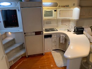 LUCHY 26 1995 SEA RAY 63 GALLEY