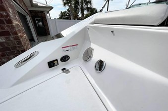 2008 Regal 2250 Cuddy 10 
