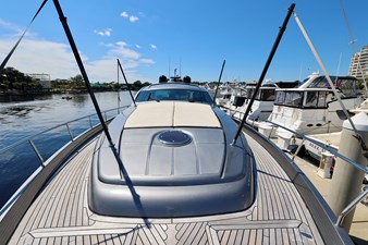 My Way 6 72 PERSHING 2009 BOW WITH CANOPY POLES