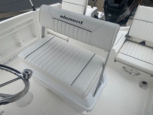BAYLINER ELEMENT F18 5 06.flipflopseat
