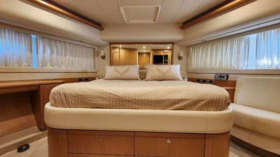 Ferretti 830 8 