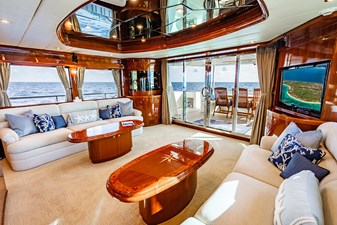 SOUTHERN BELLE 3 Salon to Stbd. 