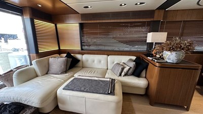 NINE NINE WINE 9 Saloon seating