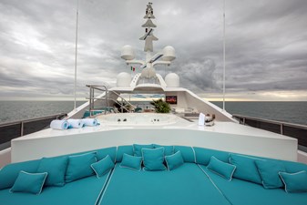 RHINO 52 53. Rhino sundeck