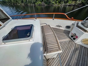 TALLULAH 71 Foredeck Starboard